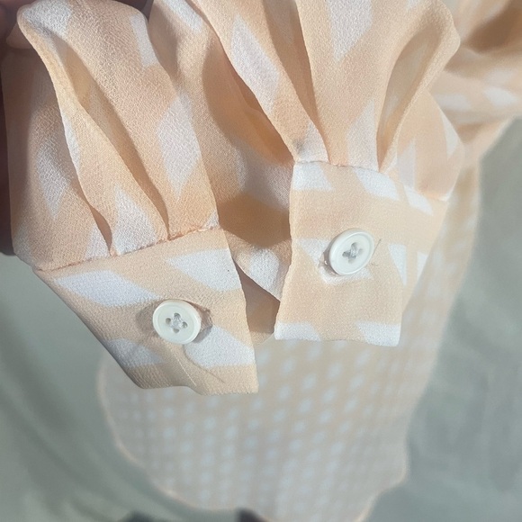 Banana Republic Sheer Blouse Peach with White Geometric Diamond Pattern Size L - Picture 4 of 8